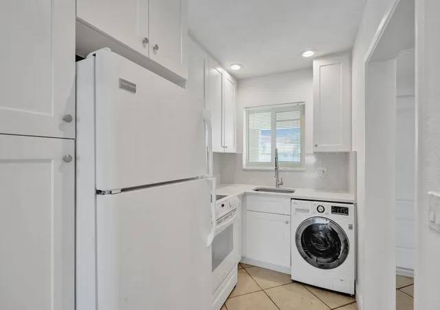 Homes for sale in Lighthouse Point, FL | 2311 Ne 36Th St #2f, Lighthouse Point, FL 33064 | MLS# R11148607