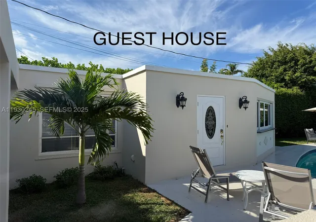 Photo 3 of Single family home for sale at 2607 Holy Cross Ln, Lake Worth Beach, FL 33460 | MLS# A11930245 | Listing updated on 2026-05-27