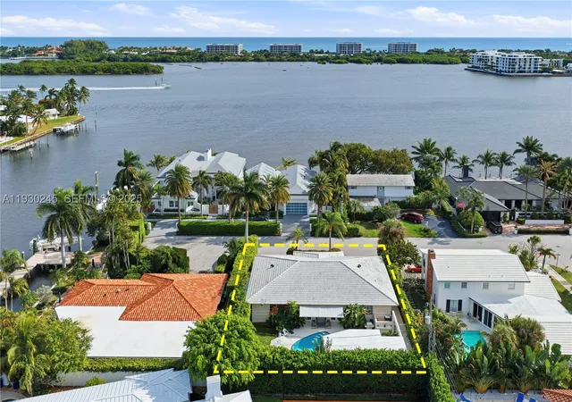 Photo 3 of Single family home for sale at 2607 Holy Cross Ln, Lake Worth Beach, FL 33460 | MLS# A11930245 | Listing updated on 2026-05-27