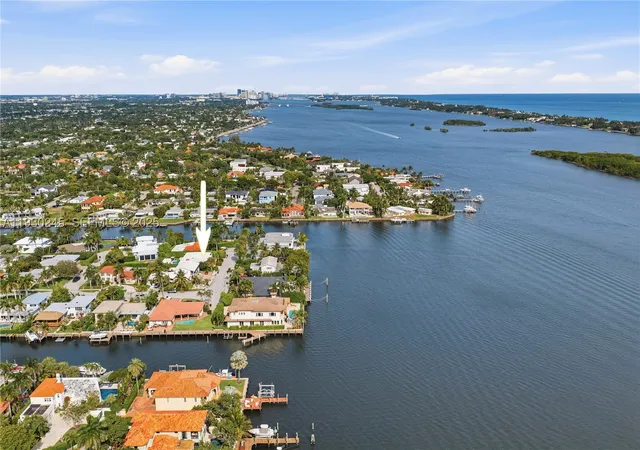 Photo 4 of Single family home for sale at 2607 Holy Cross Ln, Lake Worth Beach, FL 33460 | MLS# A11930245 | Listing updated on 2026-05-27