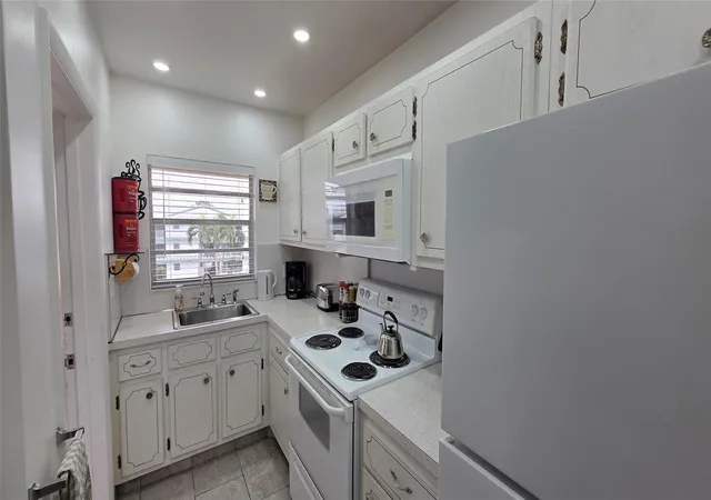 2nd image of 5300 Washington St #L338, Hollywood, FL 33021 | MLS# F10541910