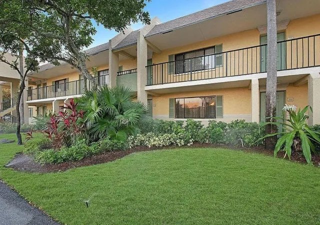 1st image of 416 Meadows Cir, Boynton Beach, FL 33436 | MLS# R11149017