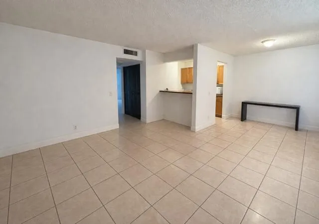 3rd image of 416 Meadows Cir, Boynton Beach, FL 33436 | MLS# R11149017