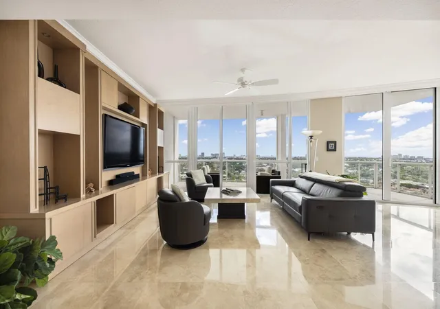 2nd image of 111 Se 8th Ave #Ph-1701, Fort Lauderdale, FL 33301 | MLS# F10541778