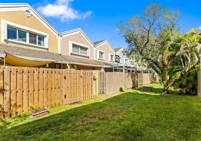 2nd image of 12286 Nw 14th St, Pembroke Pines, FL 33026 | MLS# F10542079