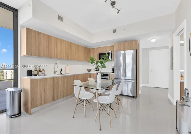 Photo 2 of Condo for sale at 2960 Ne 207 St #810, Miami, FL 33180 | MLS# A11934120 | Listing updated on 2026-01-13