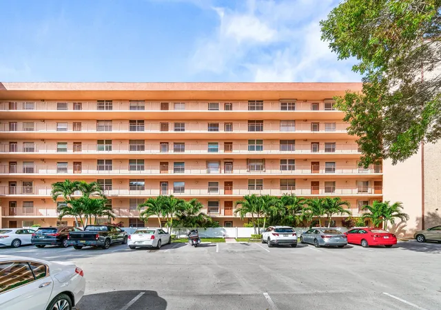 2nd image of 14623 Bonaire Blvd #608, Delray Beach, FL 33446 | MLS# R11149356