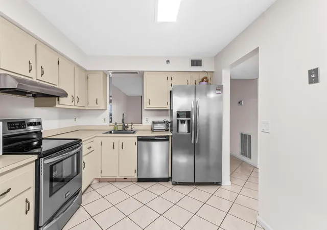 3rd image of 14623 Bonaire Blvd #608, Delray Beach, FL 33446 | MLS# R11149356