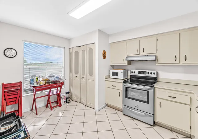 5th image of 14623 Bonaire Blvd #608, Delray Beach, FL 33446 | MLS# R11149356