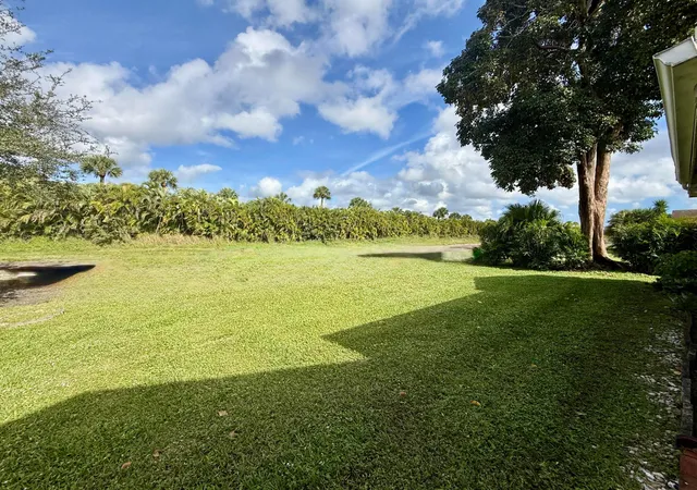 25th image of 10633 Greenbriar Ct, Boca Raton, FL 33498 | MLS# R11149381