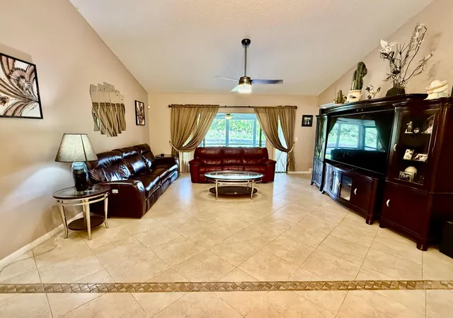 4th image of 10633 Greenbriar Ct, Boca Raton, FL 33498 | MLS# R11149381