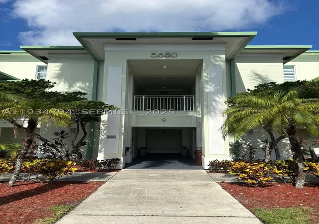 Photo 1 of Sale Pending at 5300 Nw 87Th Ave #913, Doral, FL 33178 | MLS# A11934794 | Listing updated on 2026-04-07