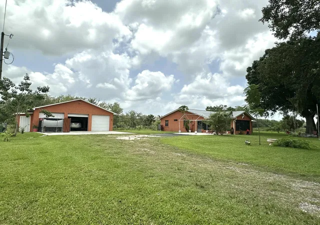 3rd image of 840 Nw 141St St, Okeechobee, FL 34972 | MLS# R11149647