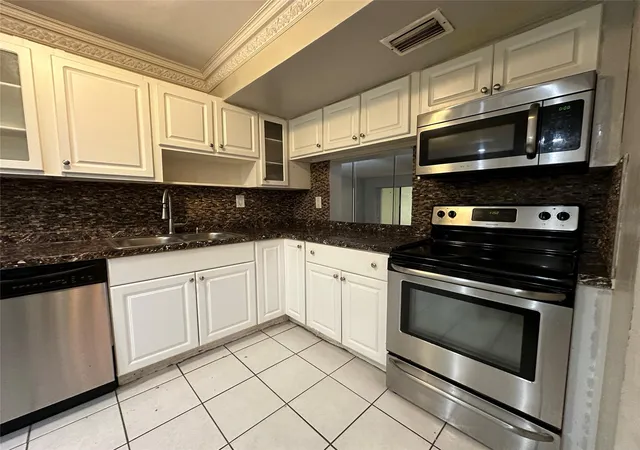 3rd image of 6630 Racquet Clb Dr, Fort Lauderdale, FL 33319