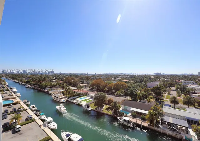 Listing Photo 2 - Condo for sale in building located at 2000 Ne 135Th St, South Miami, FL 33181 - Unit #908