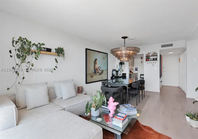 Listing Photo 5 - Condo for sale in building located at 2000 Ne 135Th St, South Miami, FL 33181 - Unit #908