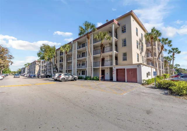 Homes for sale in Lauderdale Lakes, FL | 2600 Nw 49th Ave #309, Lauderdale Lakes, FL 33313 | MLS# F10542607