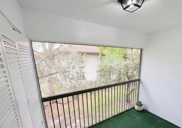 Homes for sale in Coral Springs, FL | 10571 Royal Palm Boulevard, Coral Springs, FL 33065 | Houzeo