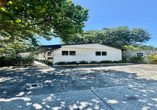 2nd image of 111 Nw 7th Ave, Dania Beach, FL 33004 | MLS# A11936067