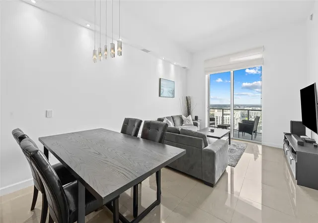 3rd image of 185 Sw 7Th St #4403, Miami, FL 33130 | MLS# F10542678