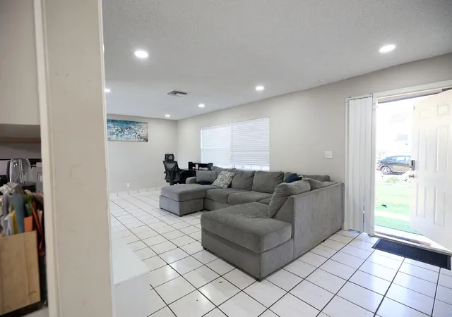 3rd image of 6597 Salem St, North Lauderdale, FL 33068 | MLS# F10543112