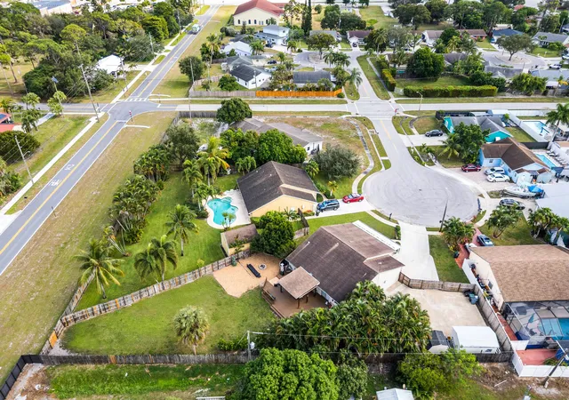 5th image of 6567 Cindi Ln, Greenacres, FL 33467 | MLS# R11150728