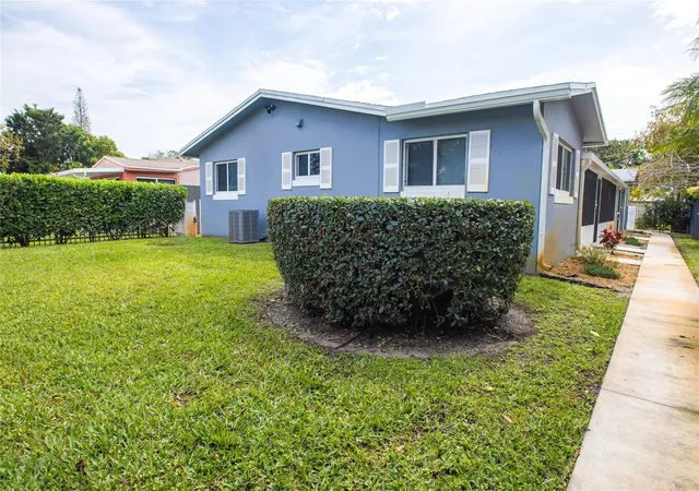 3rd image of 2432 Sherman St, Hollywood, FL 33020 | MLS# F10543163