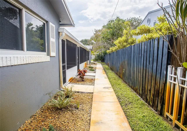 4th image of 2432 Sherman St, Hollywood, FL 33020 | MLS# F10543163