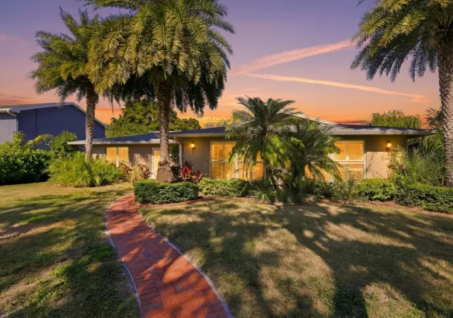 2nd image of 74 Aqua Ln, North Fort Myers, FL 33903 | MLS# R11150888