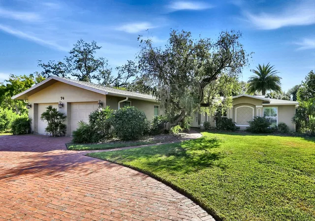 3rd image of 74 Aqua Ln, North Fort Myers, FL 33903 | MLS# R11150888