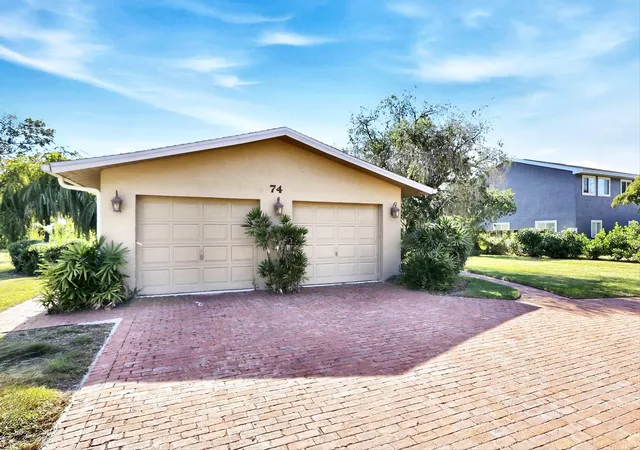 4th image of 74 Aqua Ln, North Fort Myers, FL 33903 | MLS# R11150888