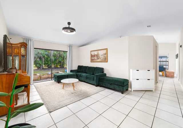 3rd image of 1060 Cedar Creek Wy, Davie, FL 33325 | MLS# R11150991