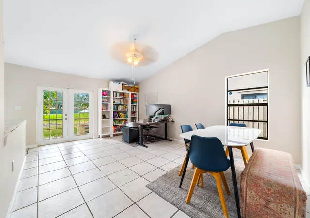 4th image of 1060 Cedar Creek Wy, Davie, FL 33325 | MLS# R11150991