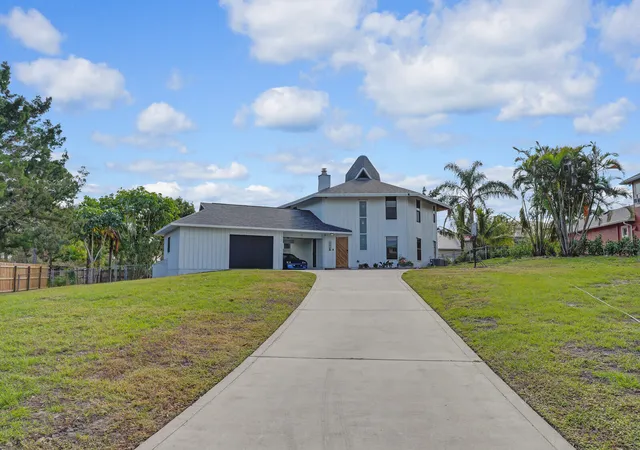 Homes for sale in Hobe Sound, FL | 9752 Se Highborne Wy, Hobe Sound, FL 33455 | MLS# R11151012