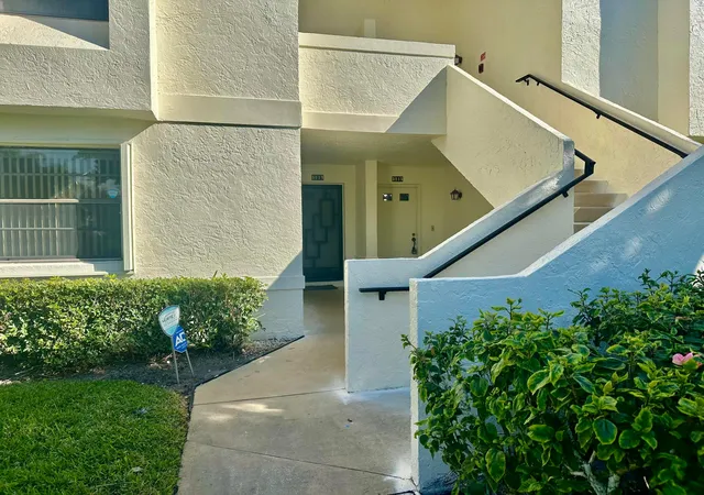 Homes for sale in Boynton Beach, FL | 5819 Parkwalk Dr, Boynton Beach, FL 33472 | MLS# R11151057