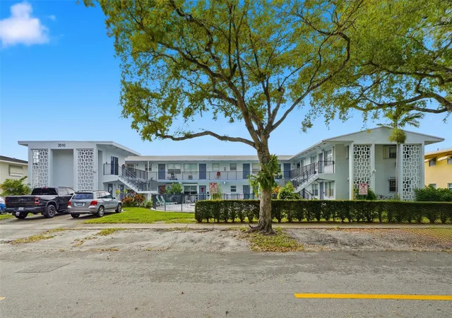 Homes for sale in Hollywood, FL | 3510 Harrison St #10, Hollywood, FL 33021 | MLS# F10542516