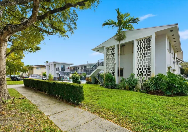 Homes for sale in Hollywood, FL | 3510 Harrison St #10, Hollywood, FL 33021 | MLS# F10542516