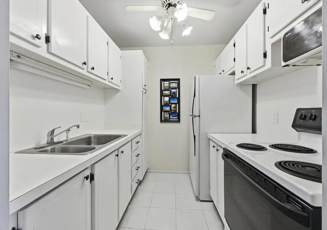 Homes for sale in South Palm Beach, FL | 100 Doolen Ct, South Palm Beach, FL 33408