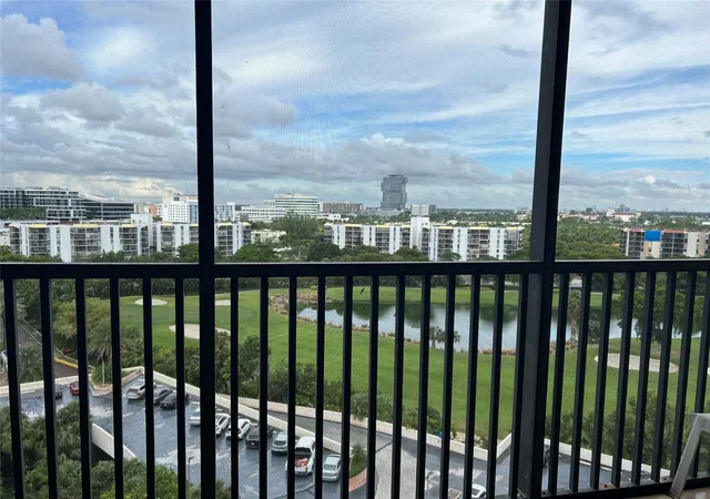 2nd image of 20301 W Country Clb Dr, Aventura, FL 33180