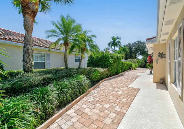 4th image of 8256 Se Paurotis Ln, Hobe Sound, FL 33455 | MLS# R11151584