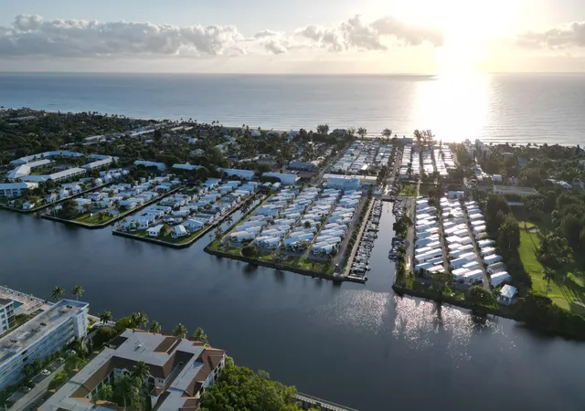 27th image of 203 S Ibis Dr #R, Briny Breezes, FL 33435 | MLS# R11151625