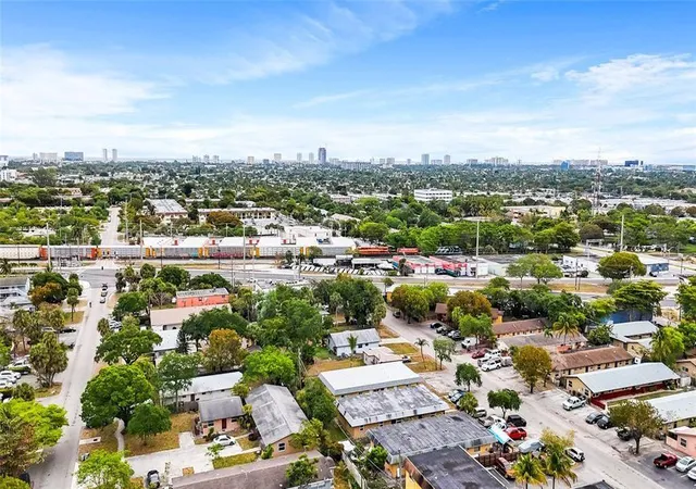 Homes for sale in Pompano Beach, FL | 330 Sw Avondale Dr, Pompano Beach, FL 33060 | MLS# F10542229