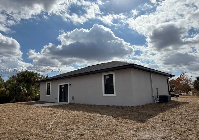 38th image of 1048 Jay Ct, La Belle, FL 33935 | MLS# A11939583