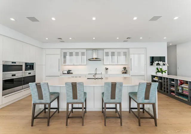 5th image of 3 Water Clb Wy, South Palm Beach, FL 33408