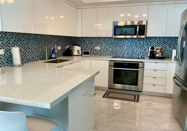 3rd image of 140 S Dixie Hwy, Hollywood, FL 33020