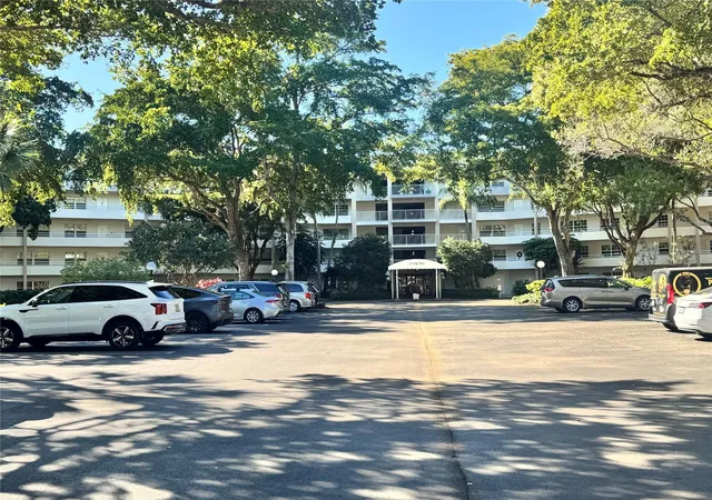 Homes for sale in Pompano Beach, FL | 3980 Oaks Clubhouse Dr #405, Pompano Beach, FL 33069 | MLS# F10543675