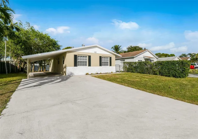 1st image of 1227 Cherokee St, Jupiter, FL 33458 | MLS# F10543897