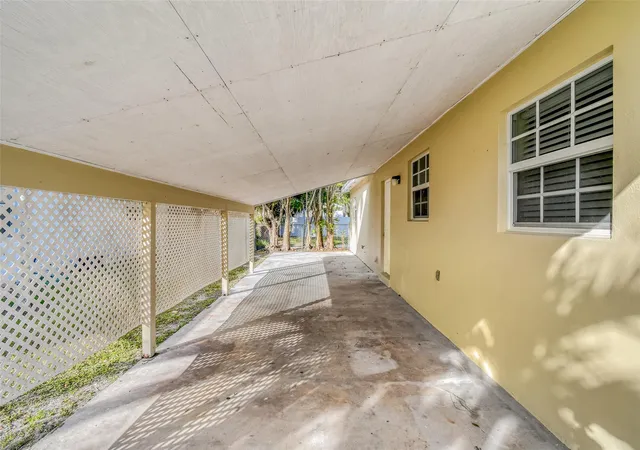 3rd image of 1227 Cherokee St, Jupiter, FL 33458 | MLS# F10543897