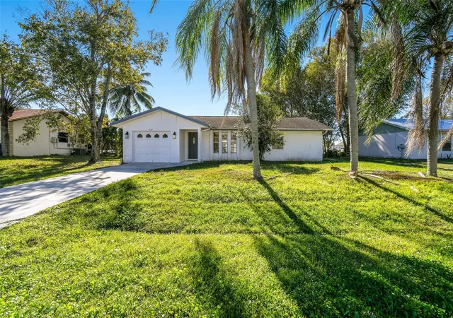 2nd image of 516 Sw Buswell Ave, Port St Lucie, FL 34983 | MLS# F10543902
