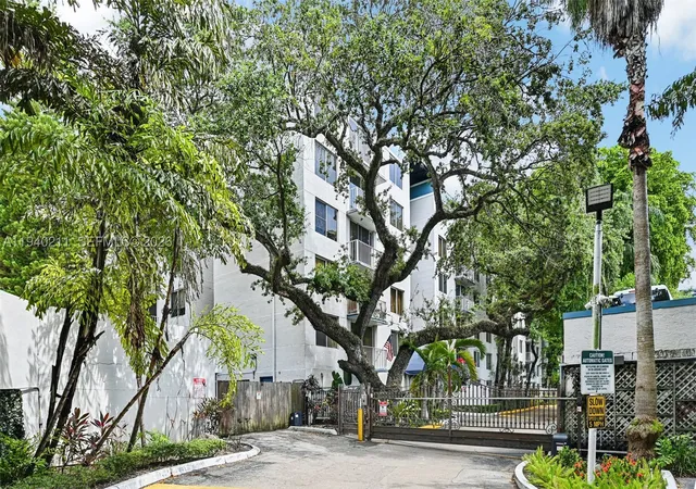 3rd image of 1740 Nw N River Dr #614, Miami, FL 33125 | MLS# A11940211